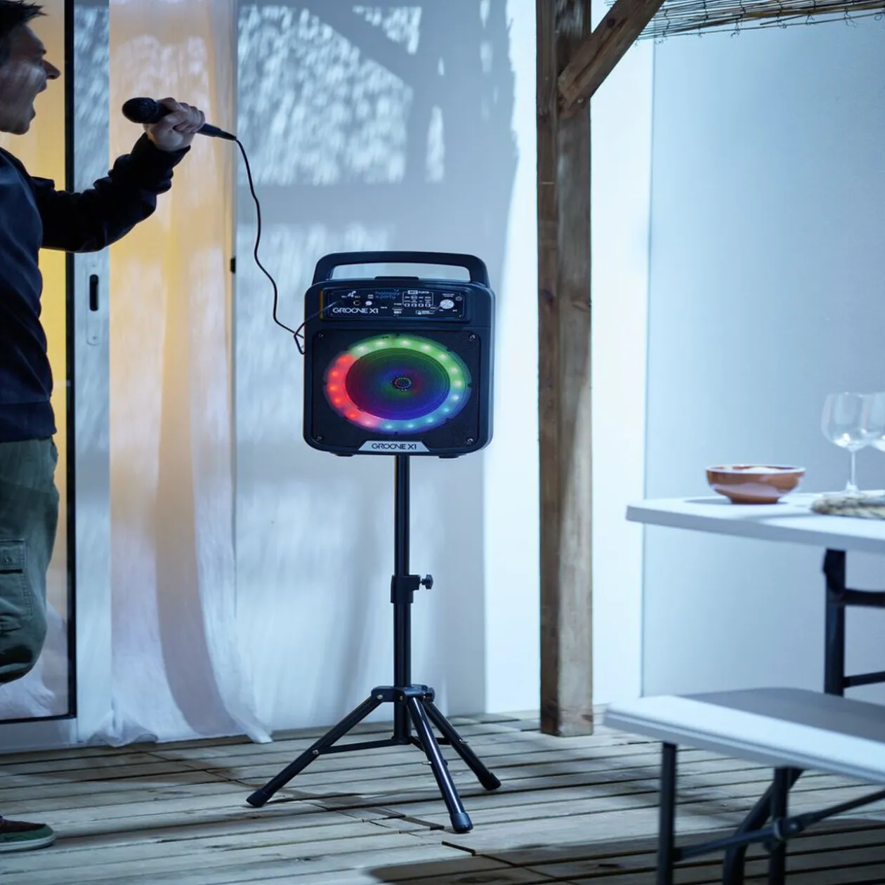 Enceinte Homday Groove X1 sur pied