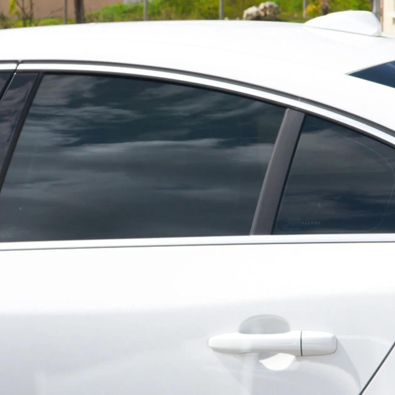 Film solaire adhésif