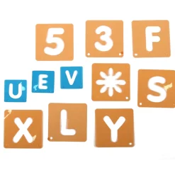 Pochoirs de décoration lettres formes et chiffres 90 pièces