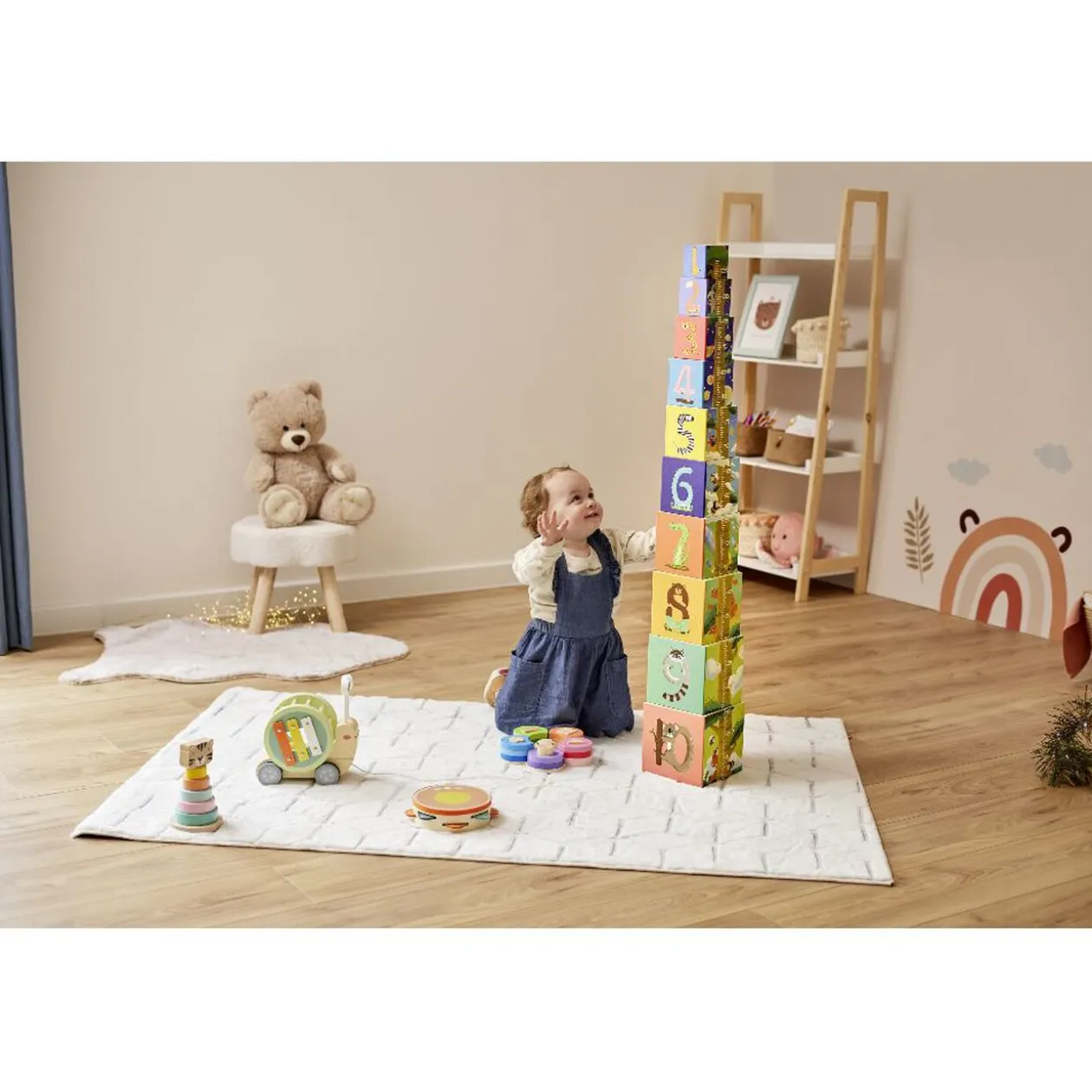 Pyramide d'éveil 10 cubes en carton à empiler H.110 cm