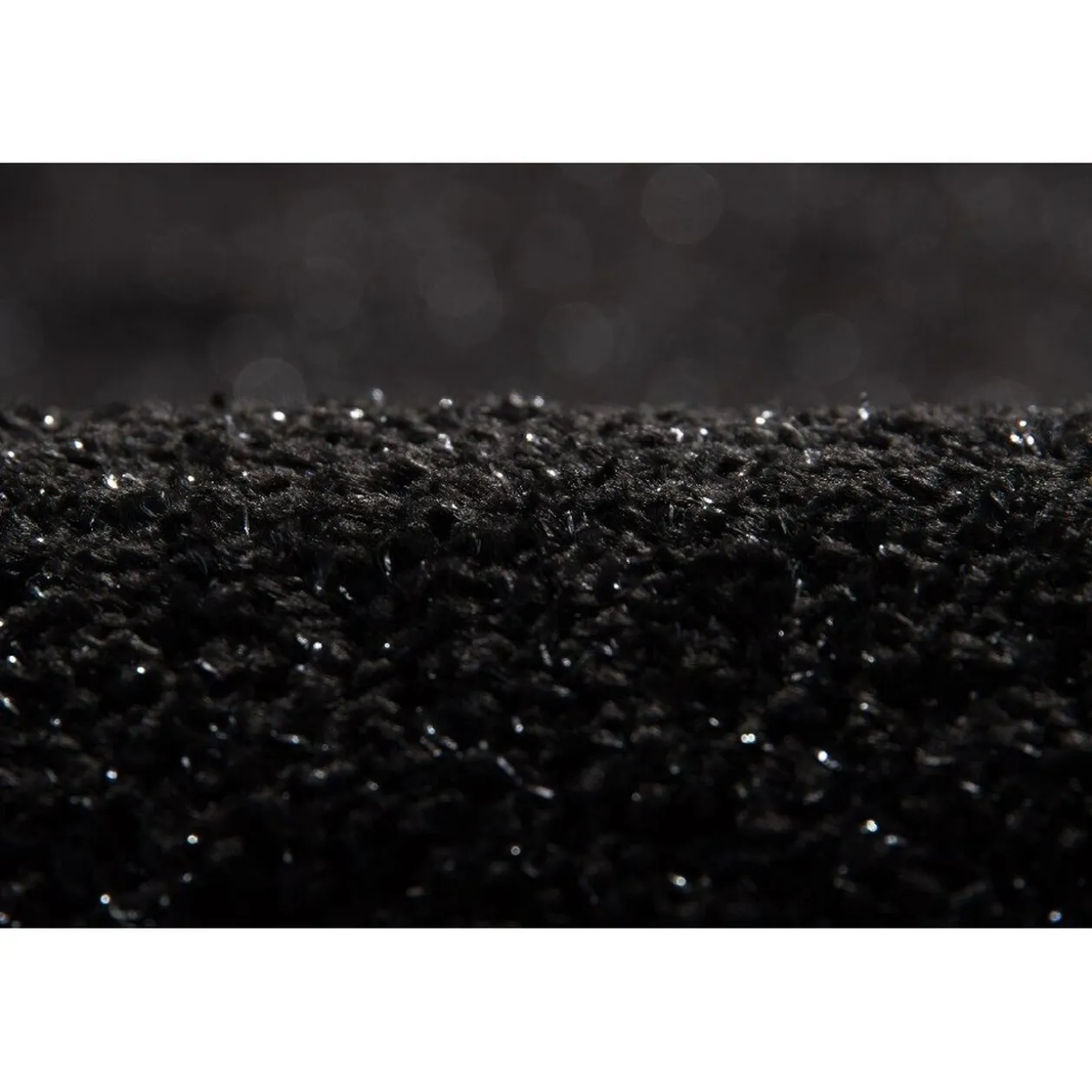 Tapis déco noir déco fil métallique brillant